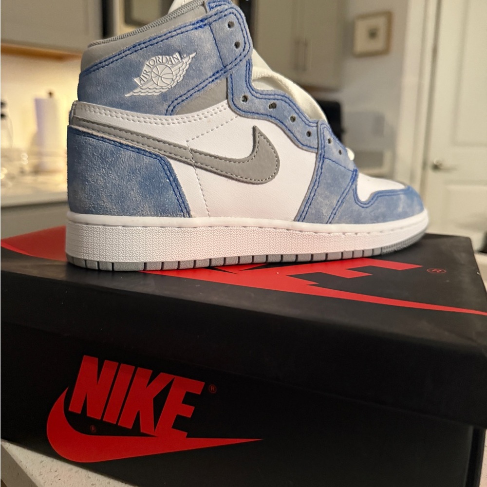 Air Jordan 1 Retro High OG “Hyper Royal” 4.5Y (Brand New w/ Box)